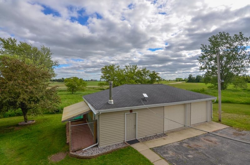 3672 Finger Rd, Green Bay, WI 54311