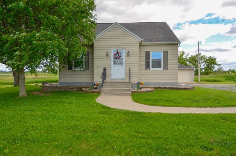 3672 Finger Rd, Green Bay, WI 54311