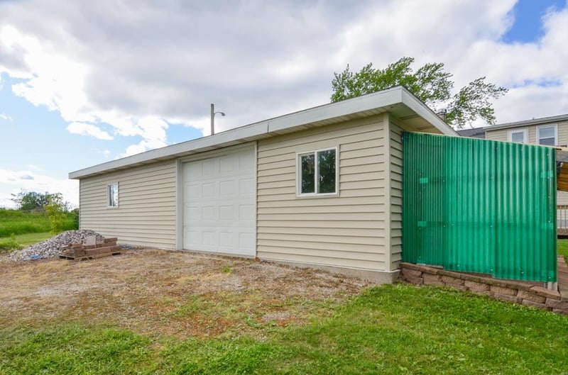 3672 Finger Rd, Green Bay, WI 54311