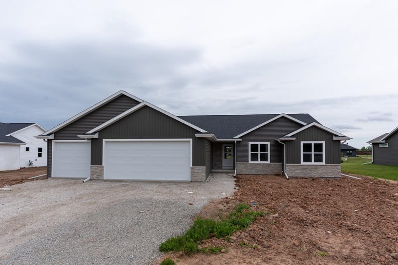 W5890 Edgewood Dr, Menasha, WI 54952
