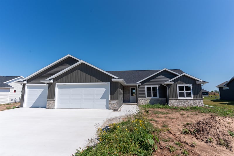 W5890 Edgewood Dr, Menasha, WI 54952