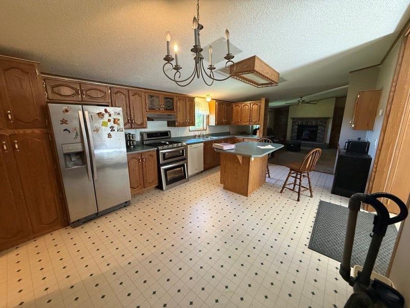 W12628 Leopolis Rd, Leopolis, WI 54948-9722