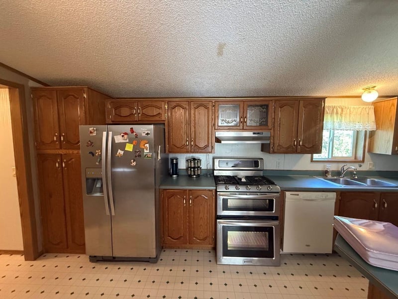 W12628 Leopolis Rd, Leopolis, WI 54948-9722