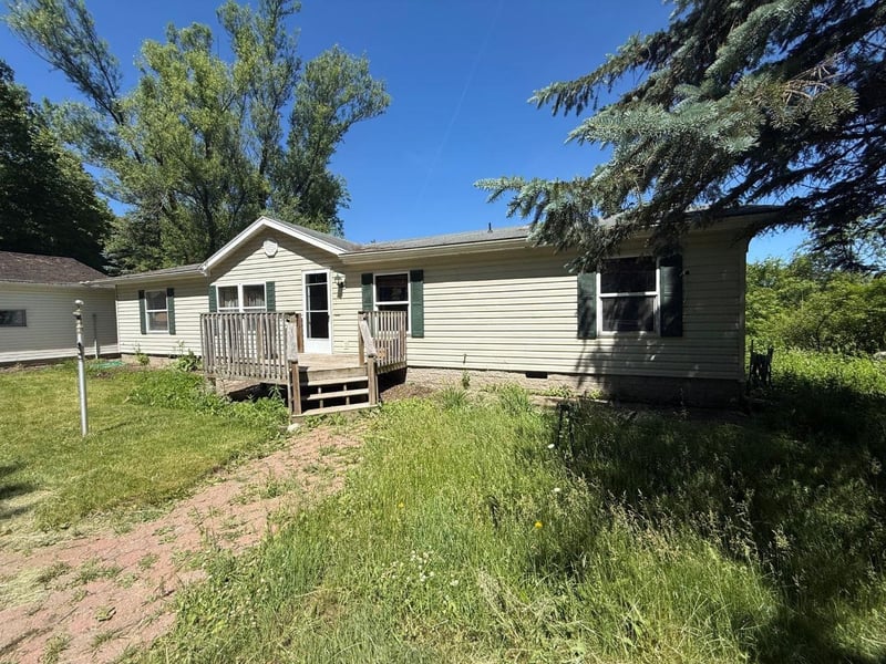 W12628 Leopolis Rd, Leopolis, WI 54948-9722