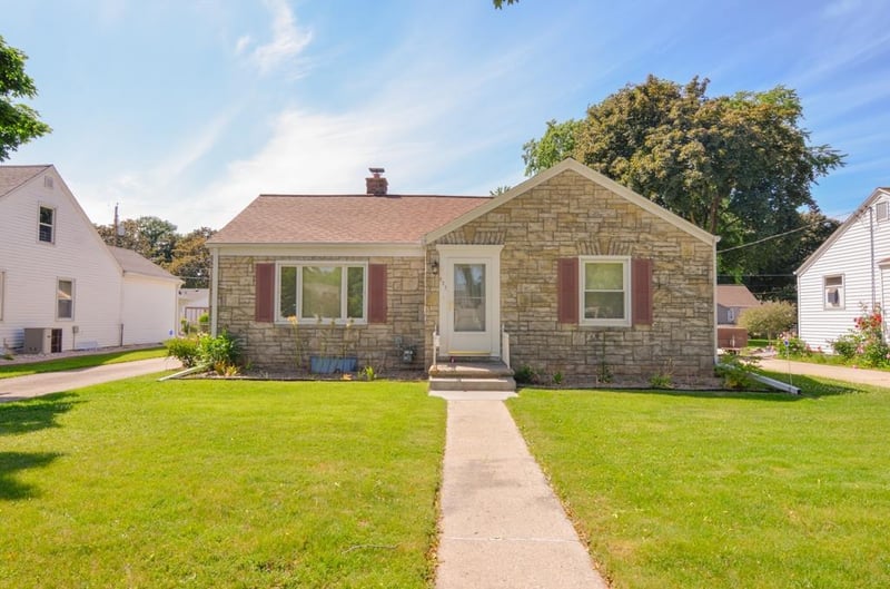 833 Buchanan St, Green Bay, WI 54303-4060