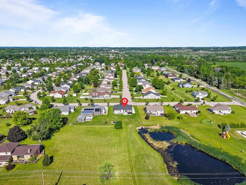W6115 Sherwood Point Dr, Greenville, WI 54942