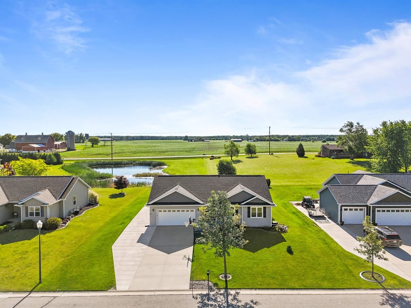 W6115 Sherwood Point Dr, Greenville, WI 54942