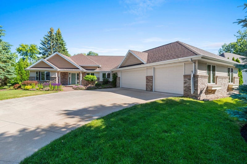 1900 Orchard Blossom Dr, Appleton, WI 54915