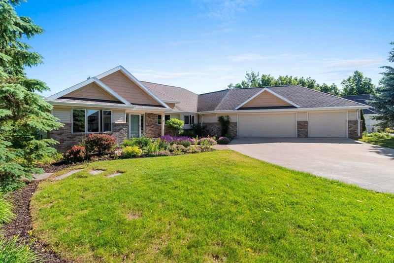 1900 Orchard Blossom Dr, Appleton, WI 54915
