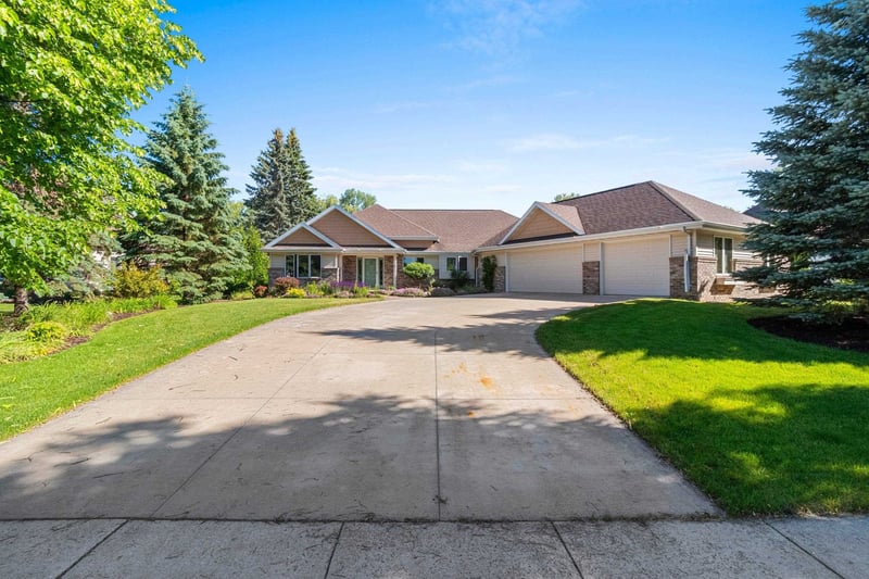 1900 Orchard Blossom Dr, Appleton, WI 54915