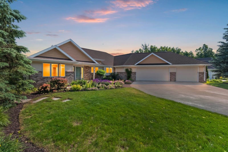 1900 Orchard Blossom Dr, Appleton, WI 54915