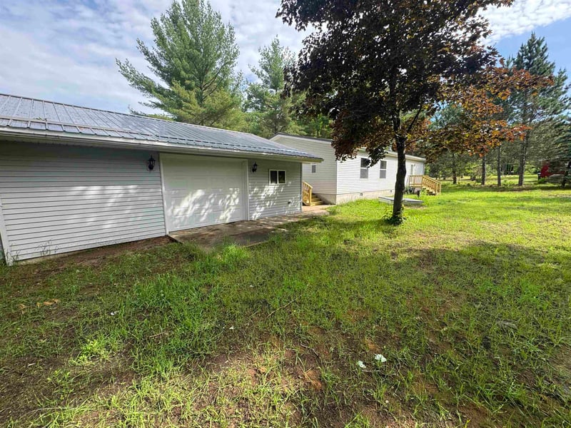 W5043 Hiawatha Ct, Shawano, WI 54166