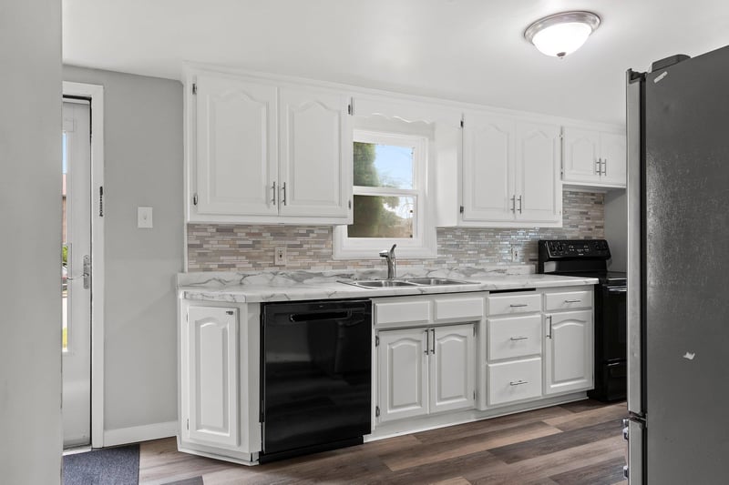 1858 Eastman Ave, Green Bay, WI 54302