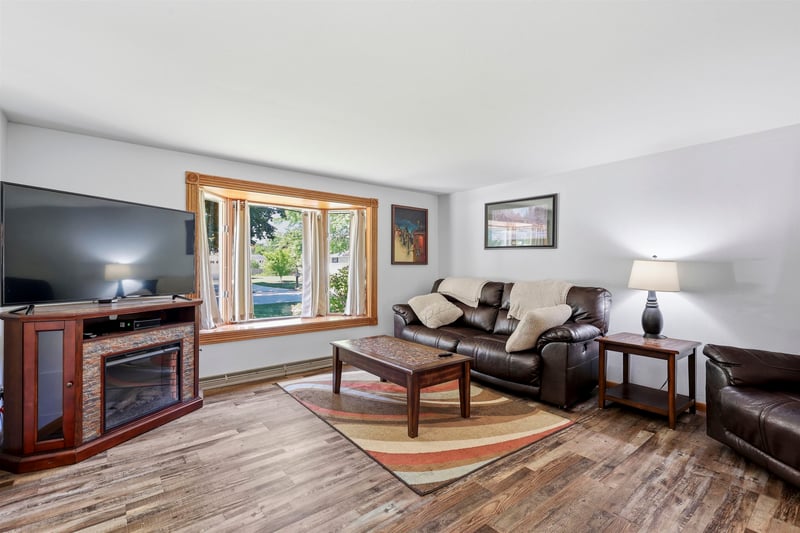 1530 Glen Rd, Green Bay, WI 54313-5614