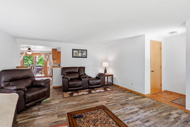 1530 Glen Rd, Green Bay, WI 54313-5614