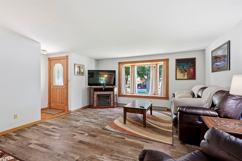1530 Glen Rd, Green Bay, WI 54313-5614