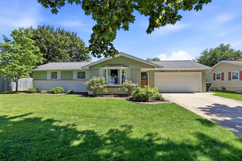 1530 Glen Rd, Green Bay, WI 54313-5614