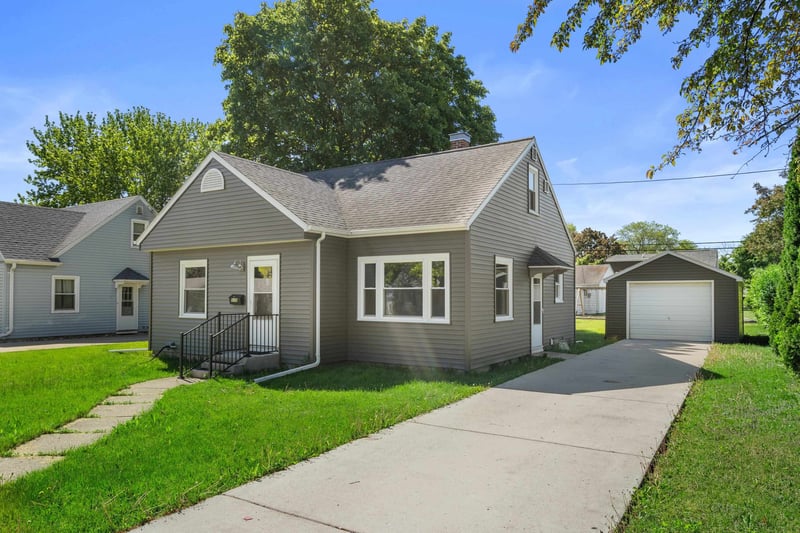 939 Sherry St, Neenah, WI 54956