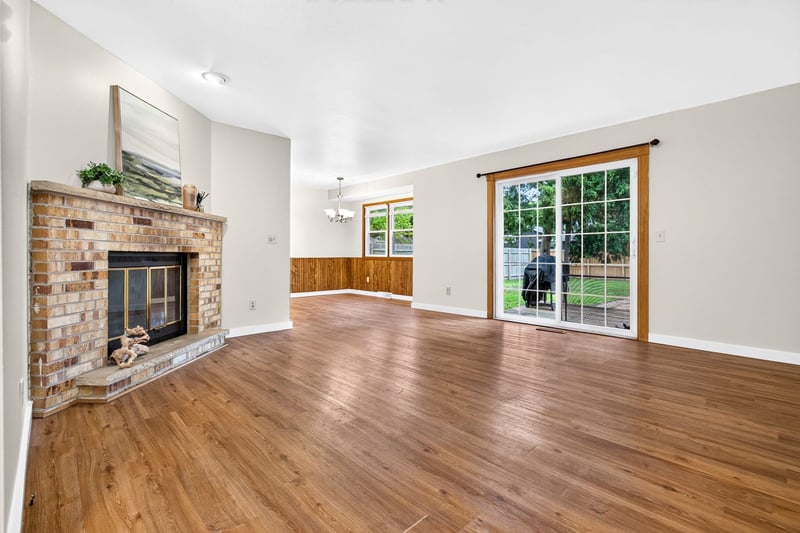 121 Alexander Dr, Neenah, WI 54956