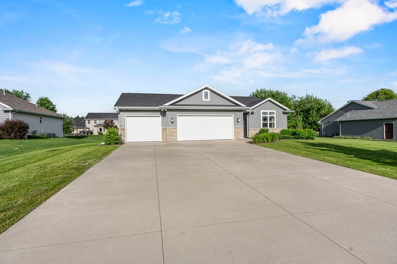 N2334 Heavenly Dr, Greenville, WI 54942