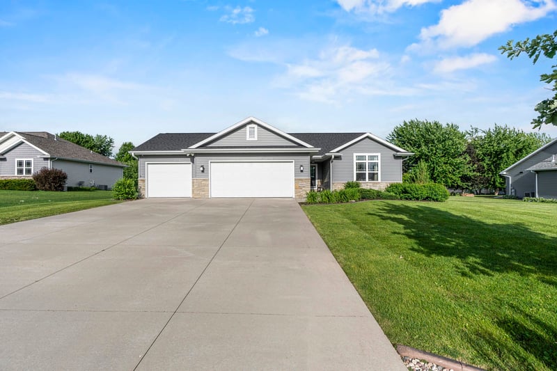 N2334 Heavenly Dr, Greenville, WI 54942