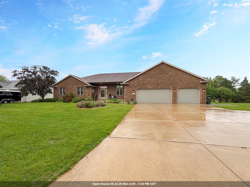 2562 Rebecca Ann Dr, New Franken, WI 54229