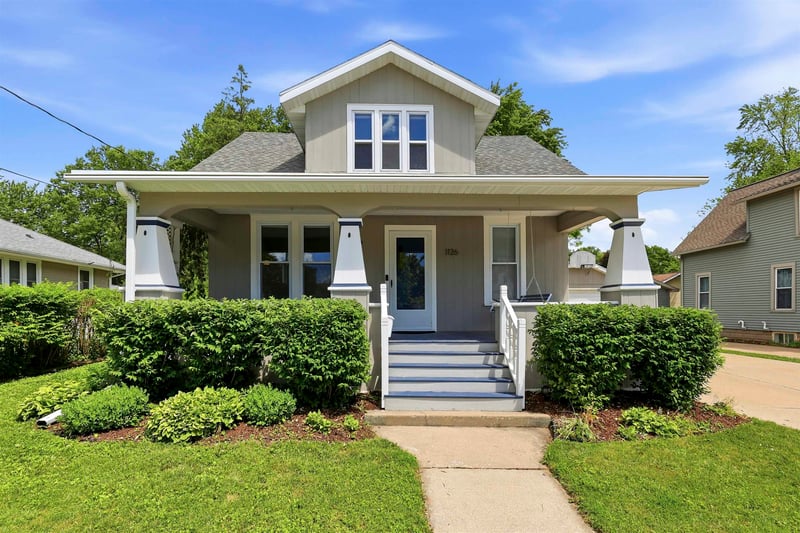 1126 Harris St, Appleton, WI 54914-3854