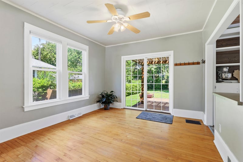 1126 Harris St, Appleton, WI 54914-3854