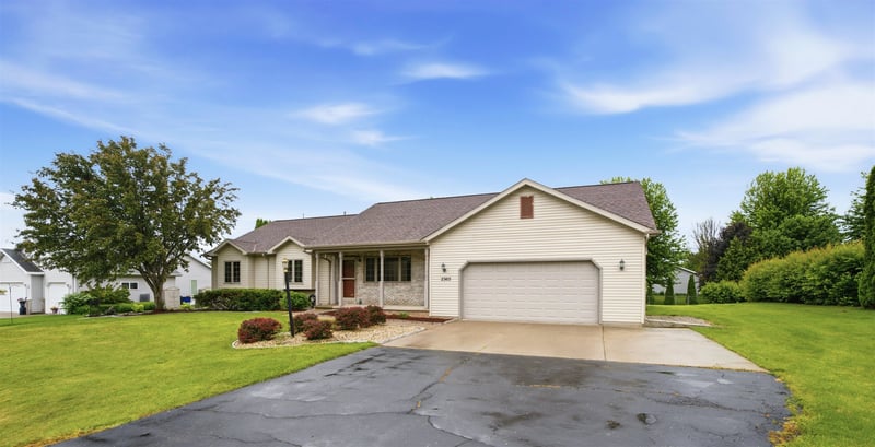 W2303 St Germaine Ct, Appleton, WI 54915