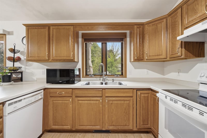 W2303 St Germaine Ct, Appleton, WI 54915