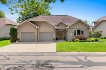 935 Brighton Dr, Menasha, WI 54952-1926
