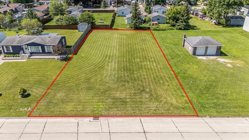1340 Perrot St, Green Bay, WI 54302