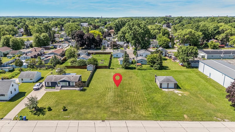 1340 Perrot St, Green Bay, WI 54302