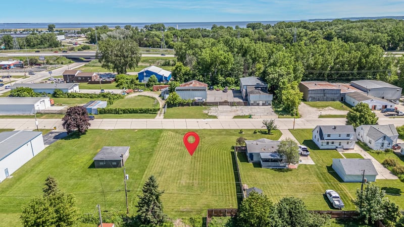 1340 Perrot St, Green Bay, WI 54302
