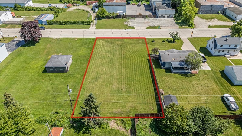 1340 Perrot St, Green Bay, WI 54302