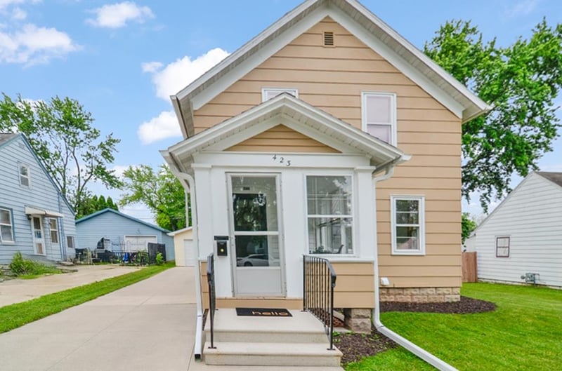 423 7th St, Kaukauna, WI 54130