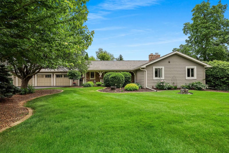 2281 Lost Dauphin Rd, De Pere, WI 54115-9164