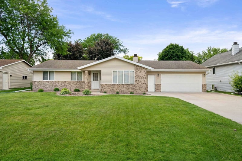 2615 Sunnyview Cir, Appleton, WI 54914
