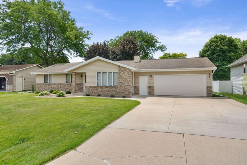 2615 Sunnyview Cir, Appleton, WI 54914