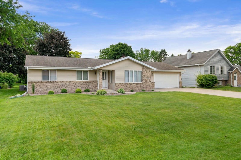 2615 Sunnyview Cir, Appleton, WI 54914