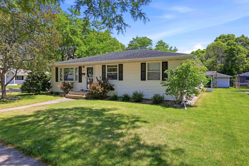 229 Paul Dr, Kimberly, WI 54136-1221