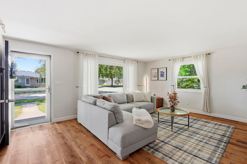 229 Paul Dr, Kimberly, WI 54136-1221