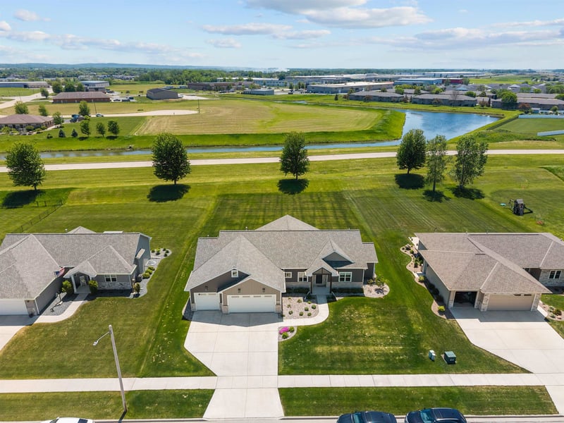 2157 Fox Point Cir, De Pere, WI 54115