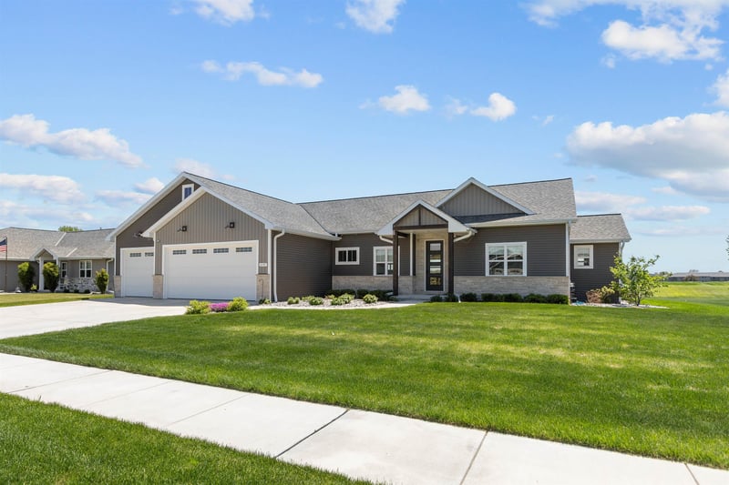 2157 Fox Point Cir, De Pere, WI 54115