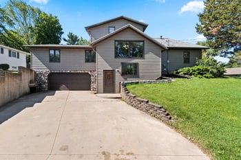 2100 Hillside Ln, Green Bay, WI 54302-4050