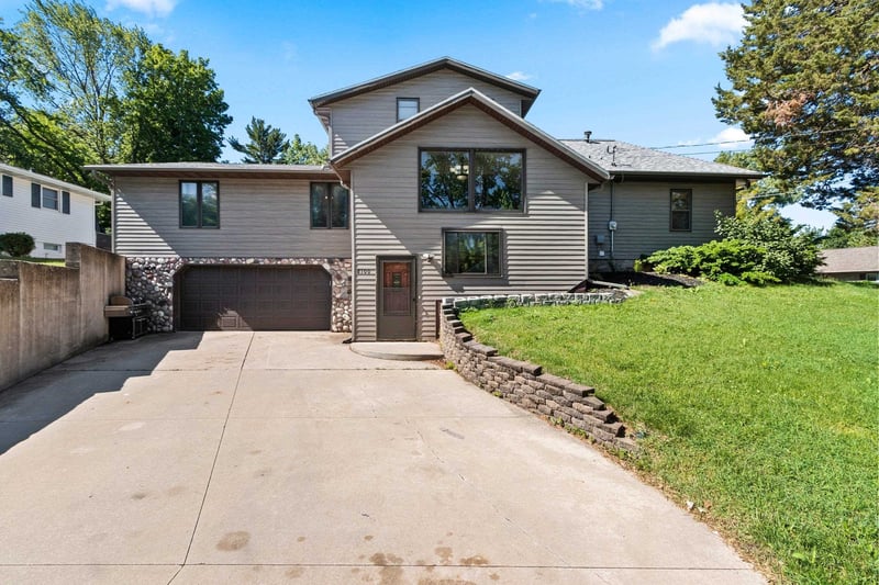 2100 Hillside Ln, Green Bay, WI 54302-4050