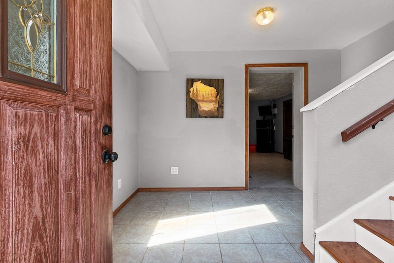2100 Hillside Ln, Green Bay, WI 54302-4050