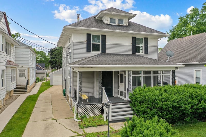 217 12th Ave, Green Bay, WI 54303-1717