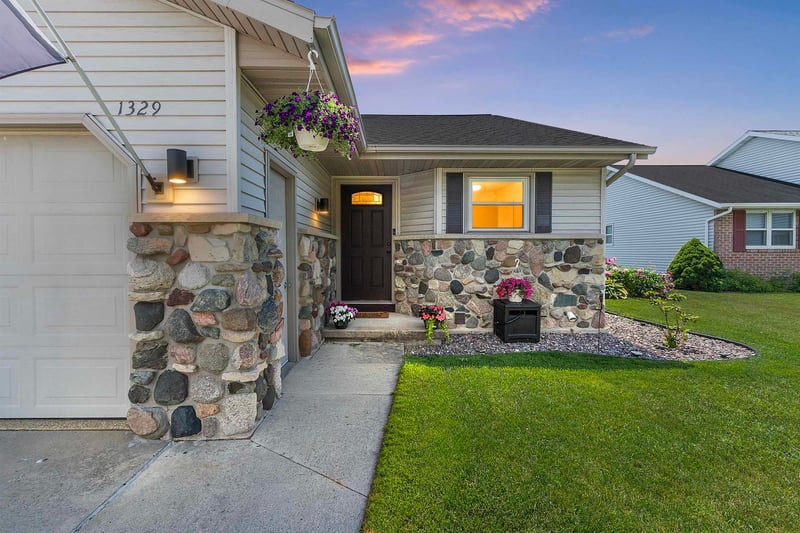 1329 Franco Ct #2, De Pere, WI 54115-3816