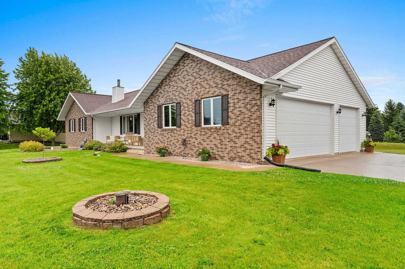 5865 Clover Valley Dr, New Franken, WI 54229